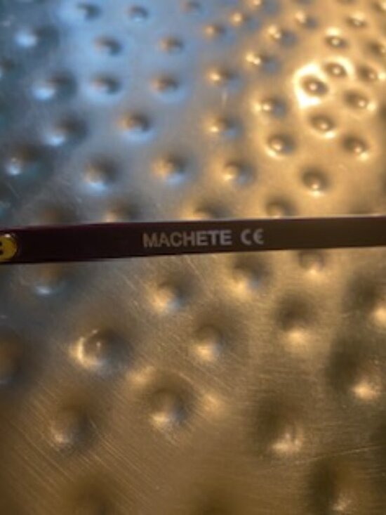 BRAND NEW MACHETE OX BLOOD SUNNIES w/ CASE